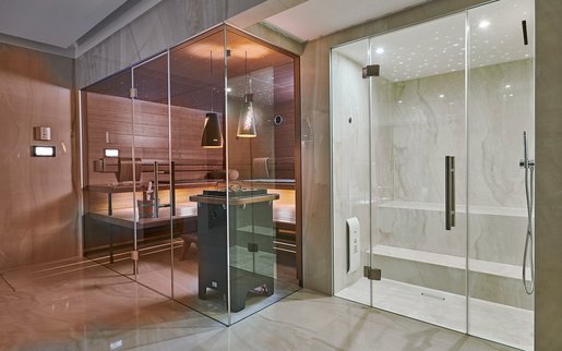 Private wellness area: The AURA sauna in walnut and the steam bath in a simple, elegant design.