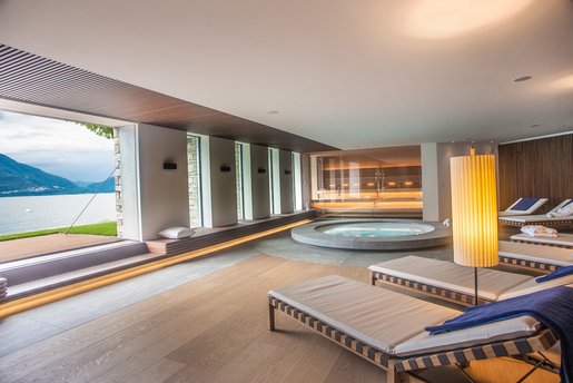 The eighty square meter wellness area contains everything you need to relax; a professional sauna, steam bath, jacuzzi, rainforest shower as well as six fine wooden benches to rest on.