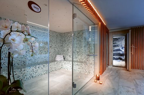Steam bath glass front with fittings in stainless steel, Hard Rock Hotel Tenerife