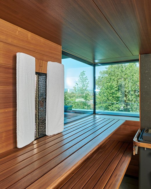 InfraPLUS backrest in the AURA sauna