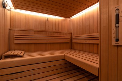 Private reference sauna